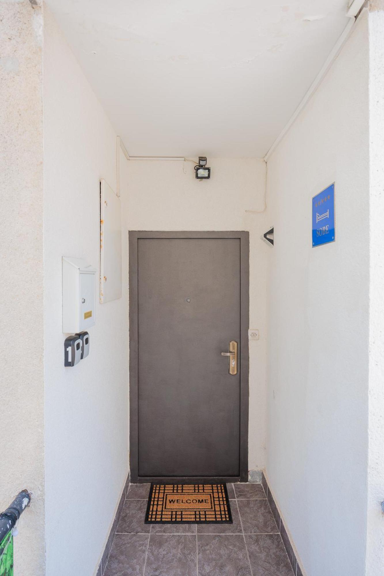 Guest House Arsenal Accommodation زادار المظهر الخارجي الصورة
